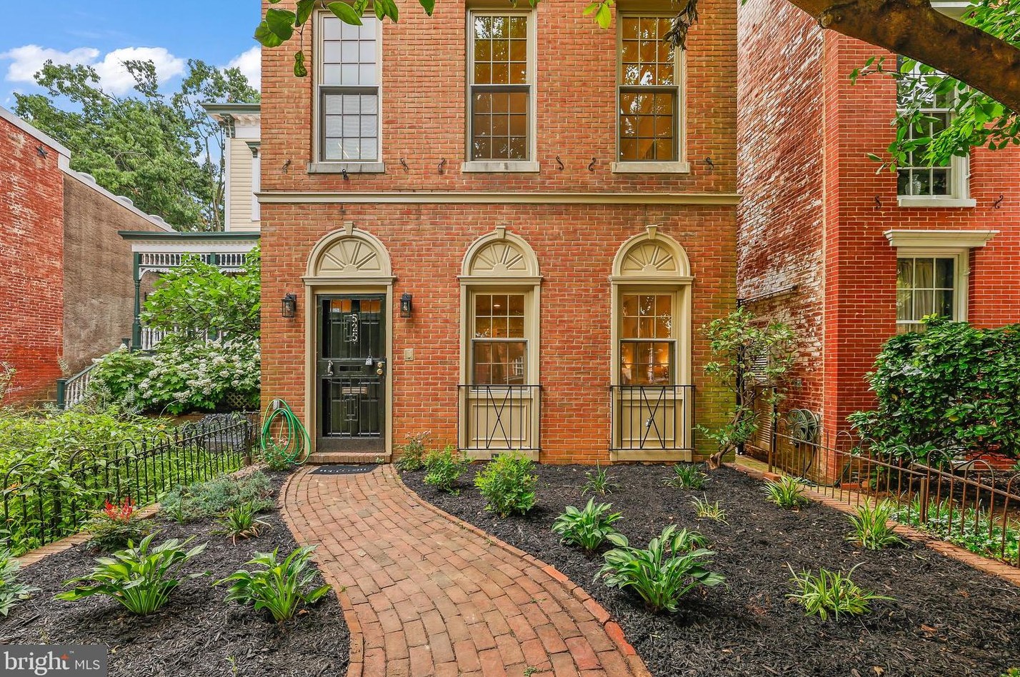 525 7 St, Washington DC 20003-2738 exterior