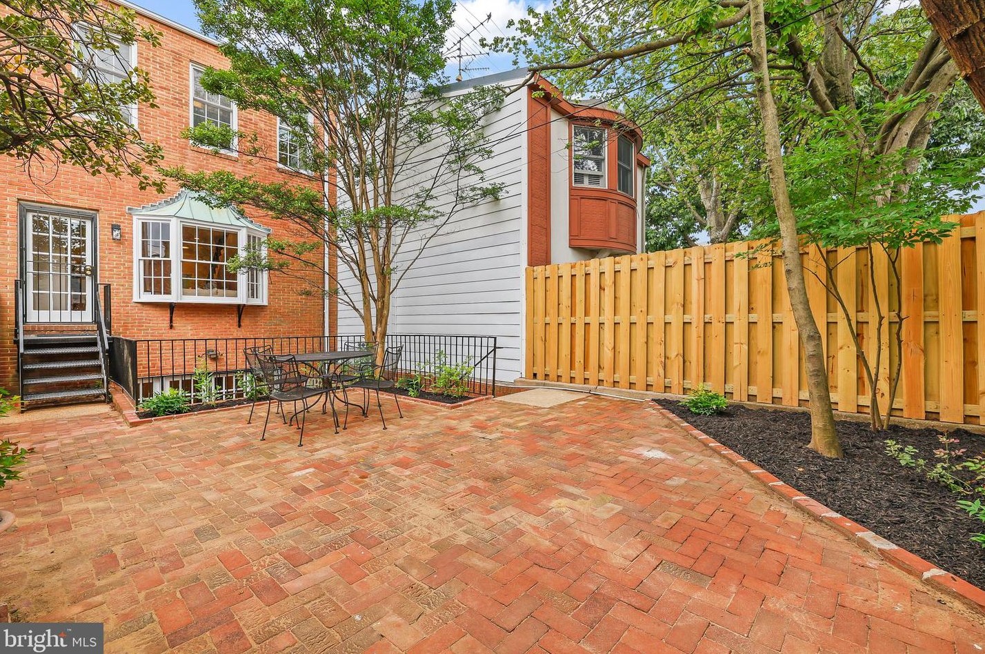 525 7 St, Washington DC 20003-2738 exterior