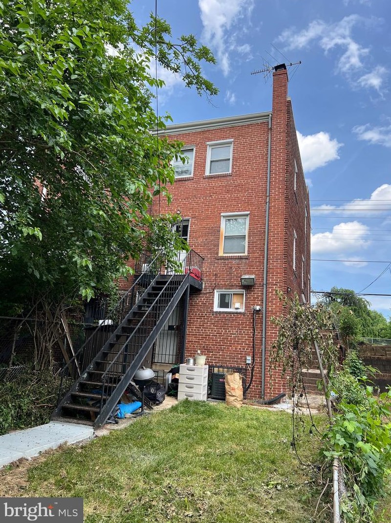 44 Burns St, Washington DC  20019-3359 exterior