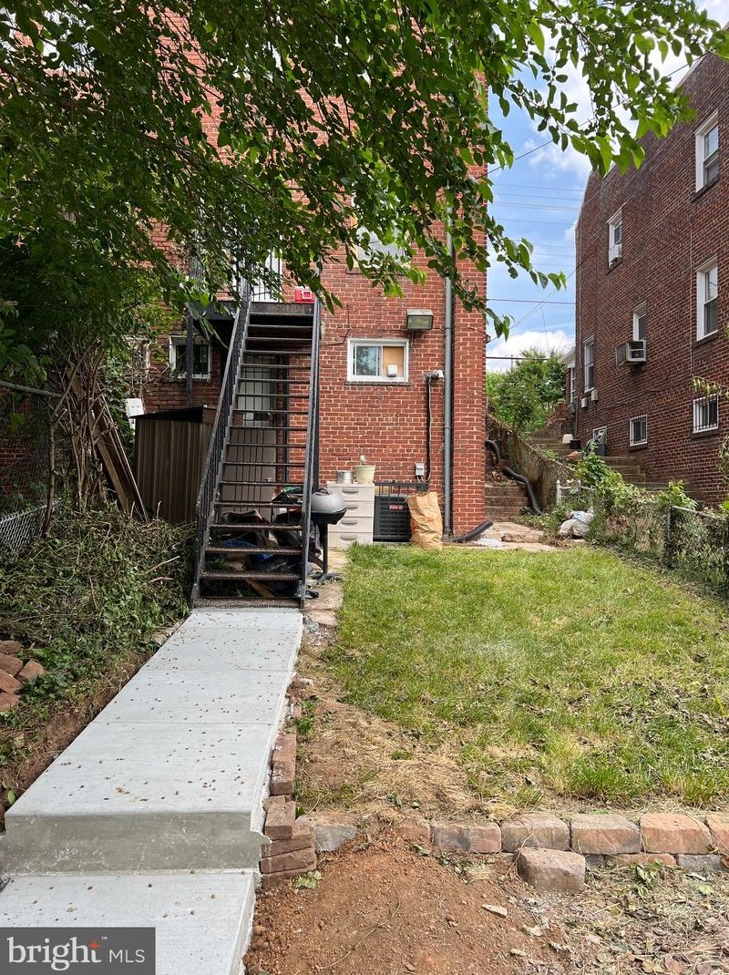 44 Burns St, Washington DC  20019-3359 exterior