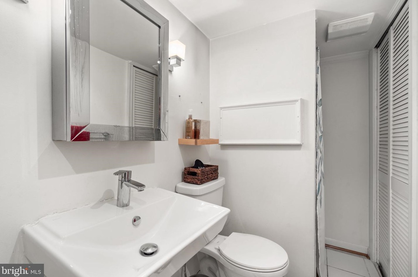 2129 Newport Pl, Washington DC 20037-3001 exterior