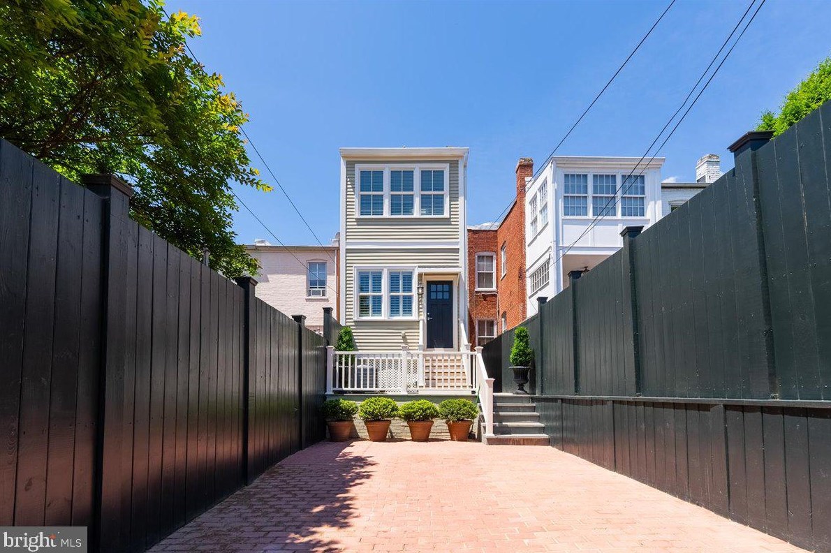 1653 34 St, Washington DC 20007-2742 exterior