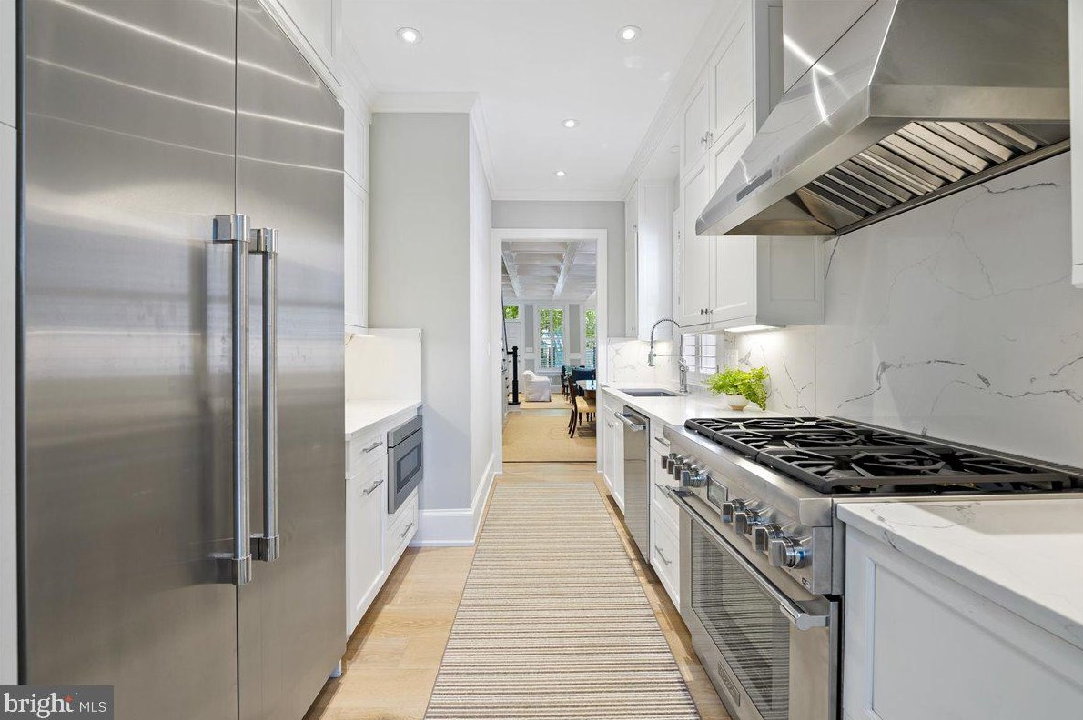 1653 34 St, Washington DC 20007-2742 exterior