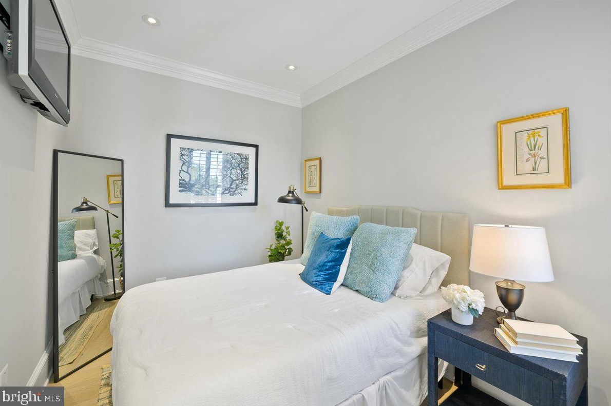 1653 34 St, Washington DC 20007-2742 exterior