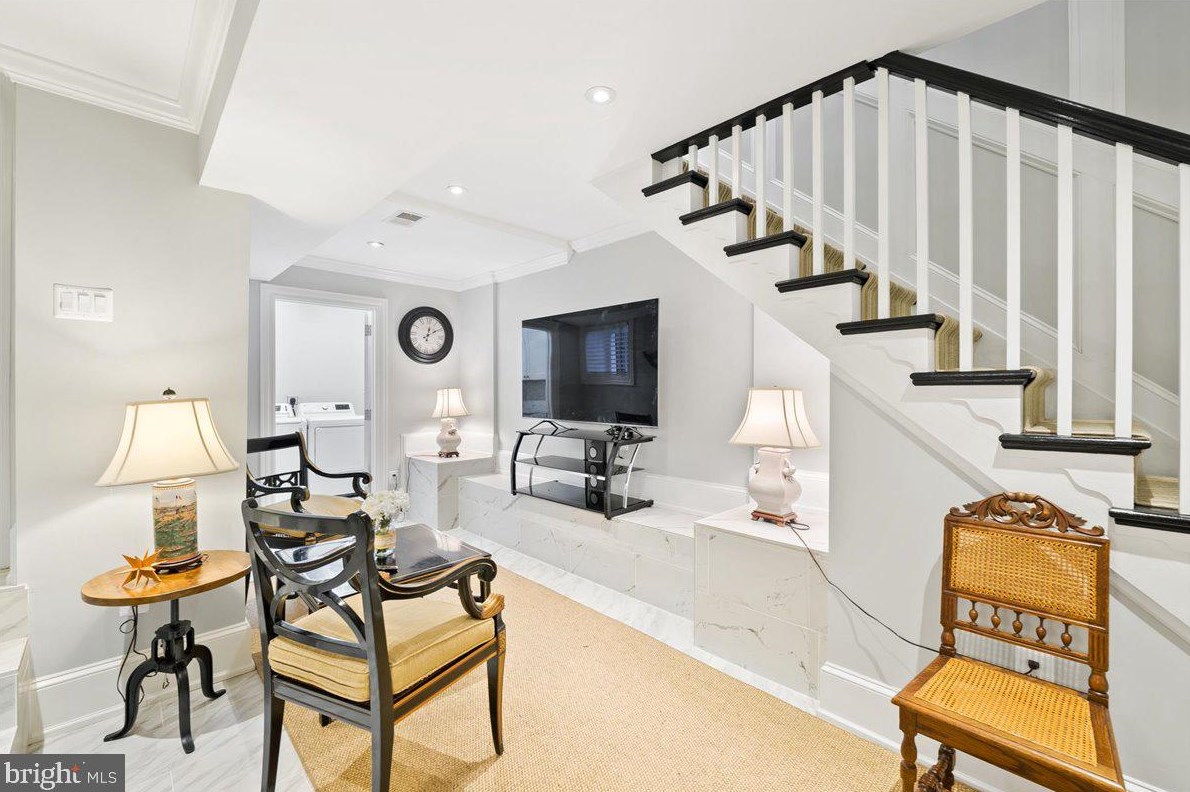 1653 34 St, Washington DC 20007-2742 exterior