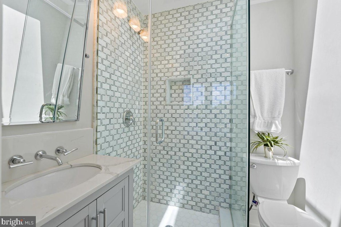 1653 34 St, Washington DC 20007-2742 exterior