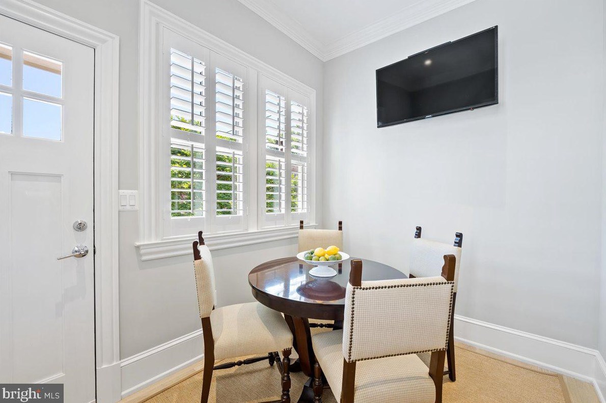 1653 34 St, Washington DC 20007-2742 exterior