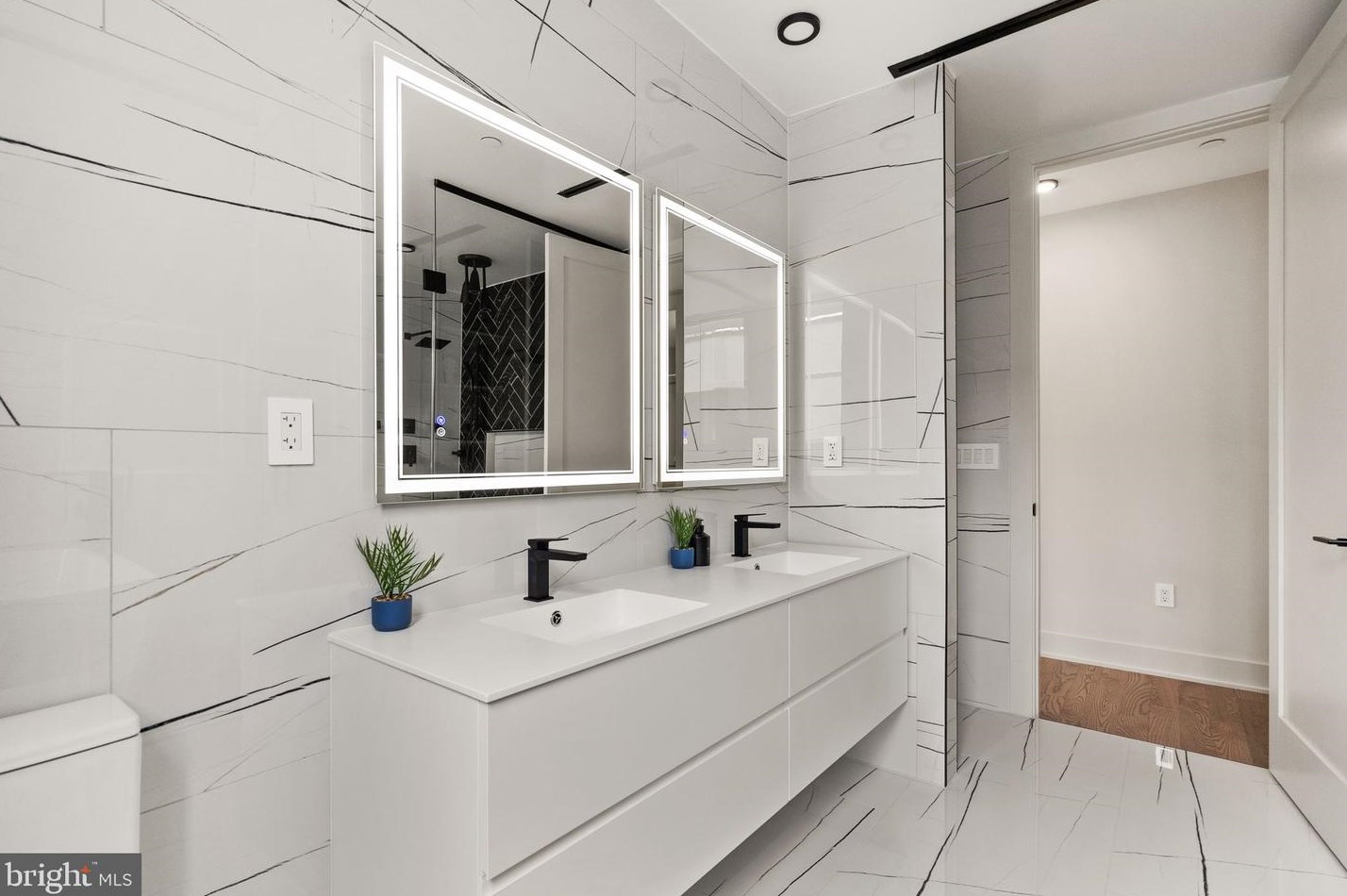 6118 30th St, Washington DC  20015-1512 exterior