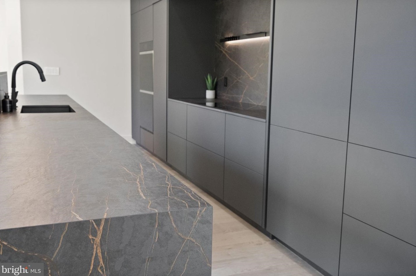 6118 30th St, Washington DC  20015-1512 exterior