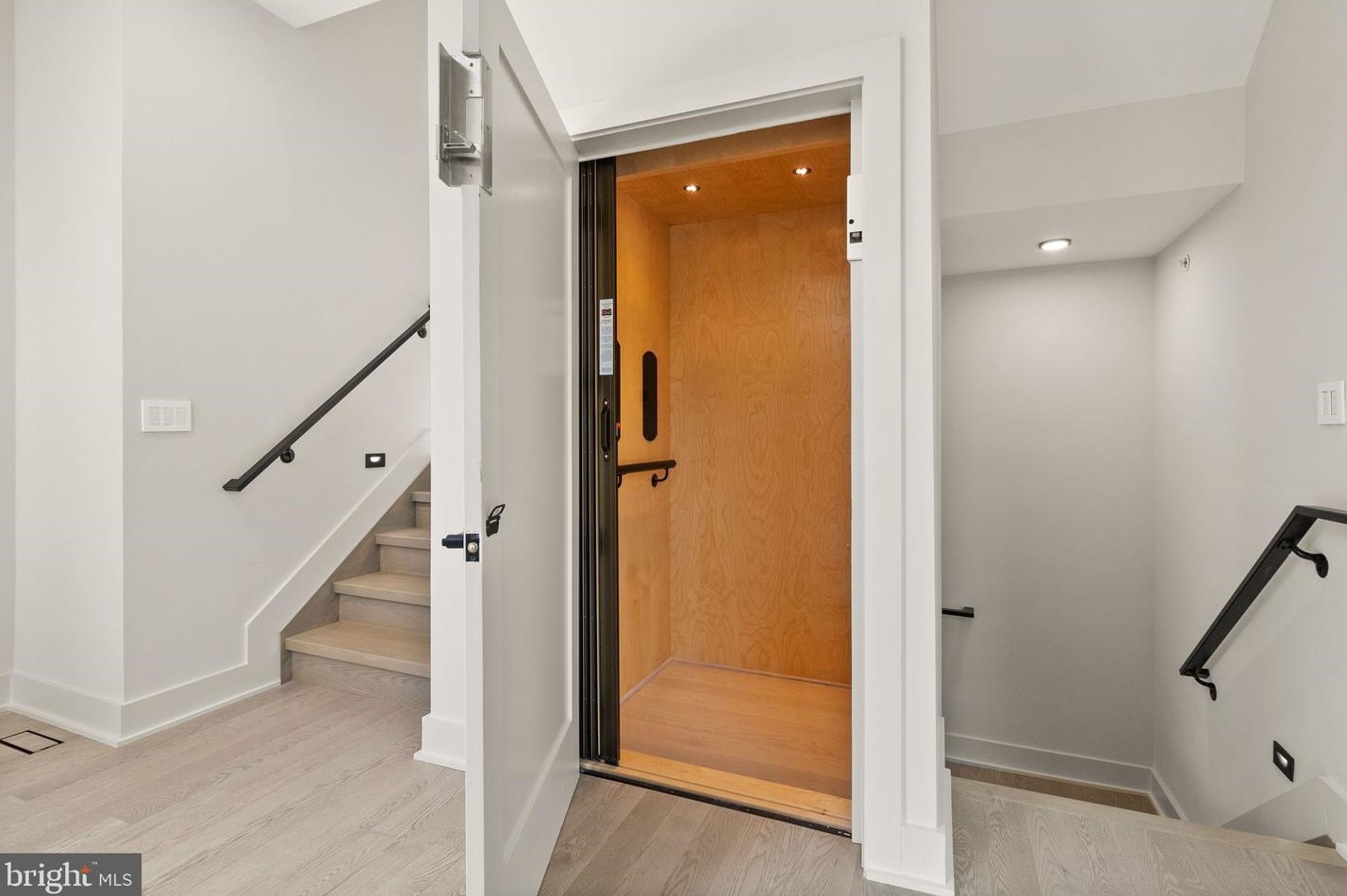 6118 30th St, Washington DC  20015-1512 exterior