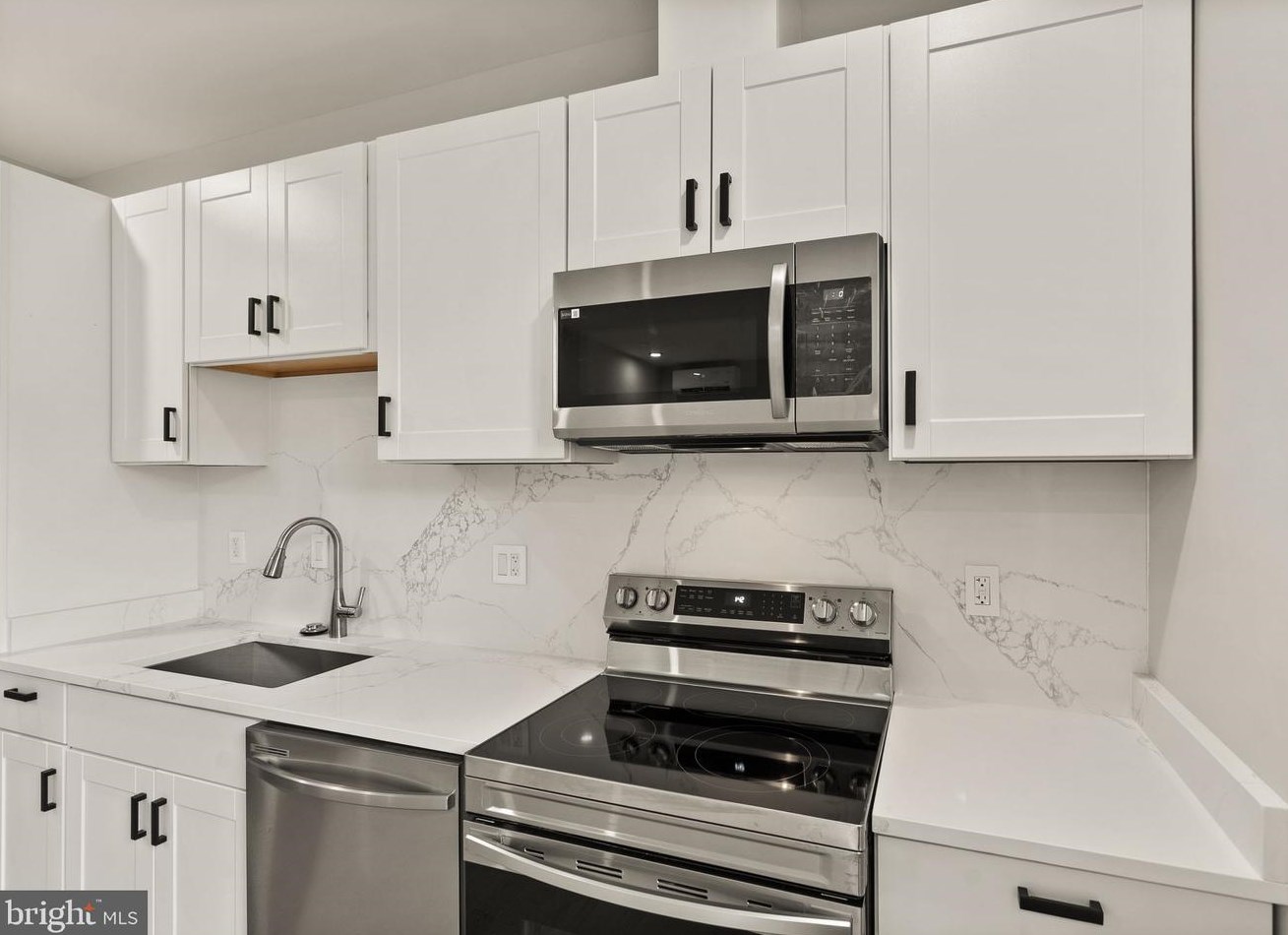 6118 30th St, Washington DC  20015-1512 exterior