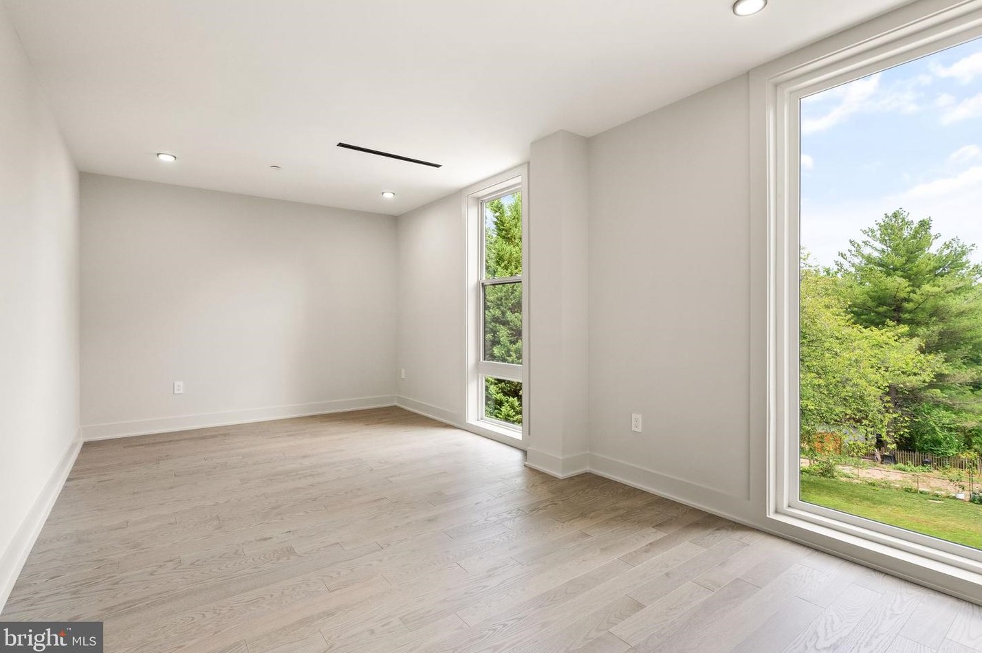 6118 30th St, Washington DC  20015-1512 exterior