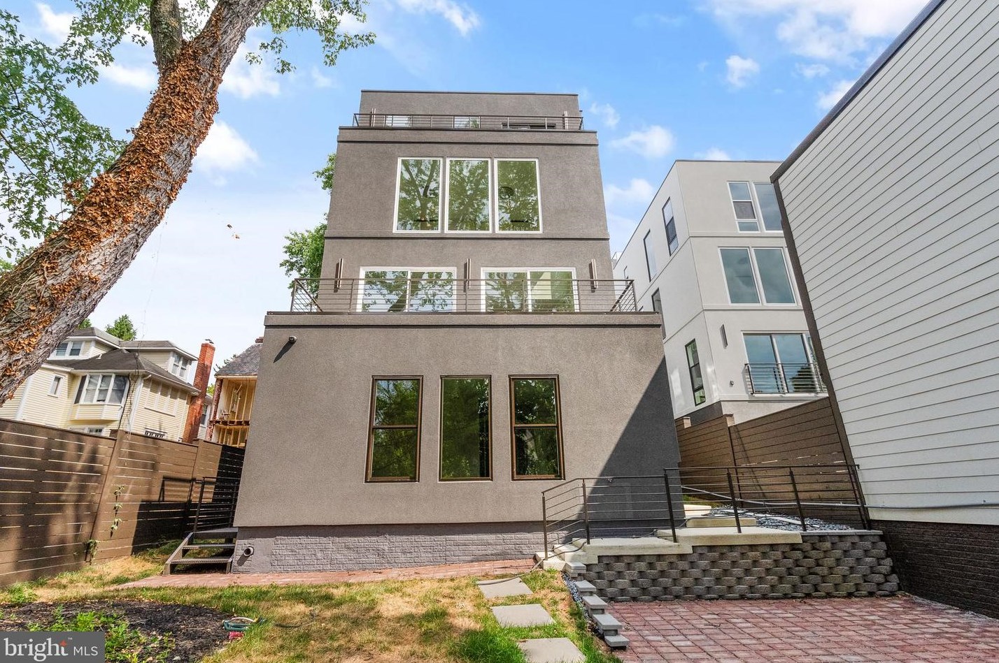 6118 30th St, Washington DC  20015-1512 exterior