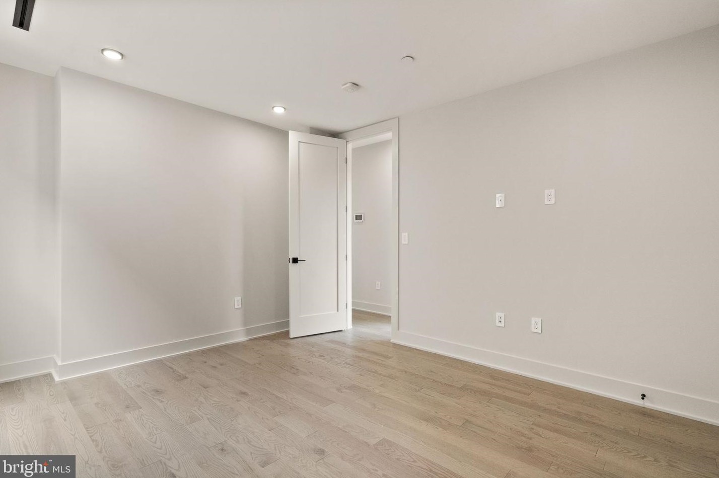 6118 30th St, Washington DC  20015-1512 exterior