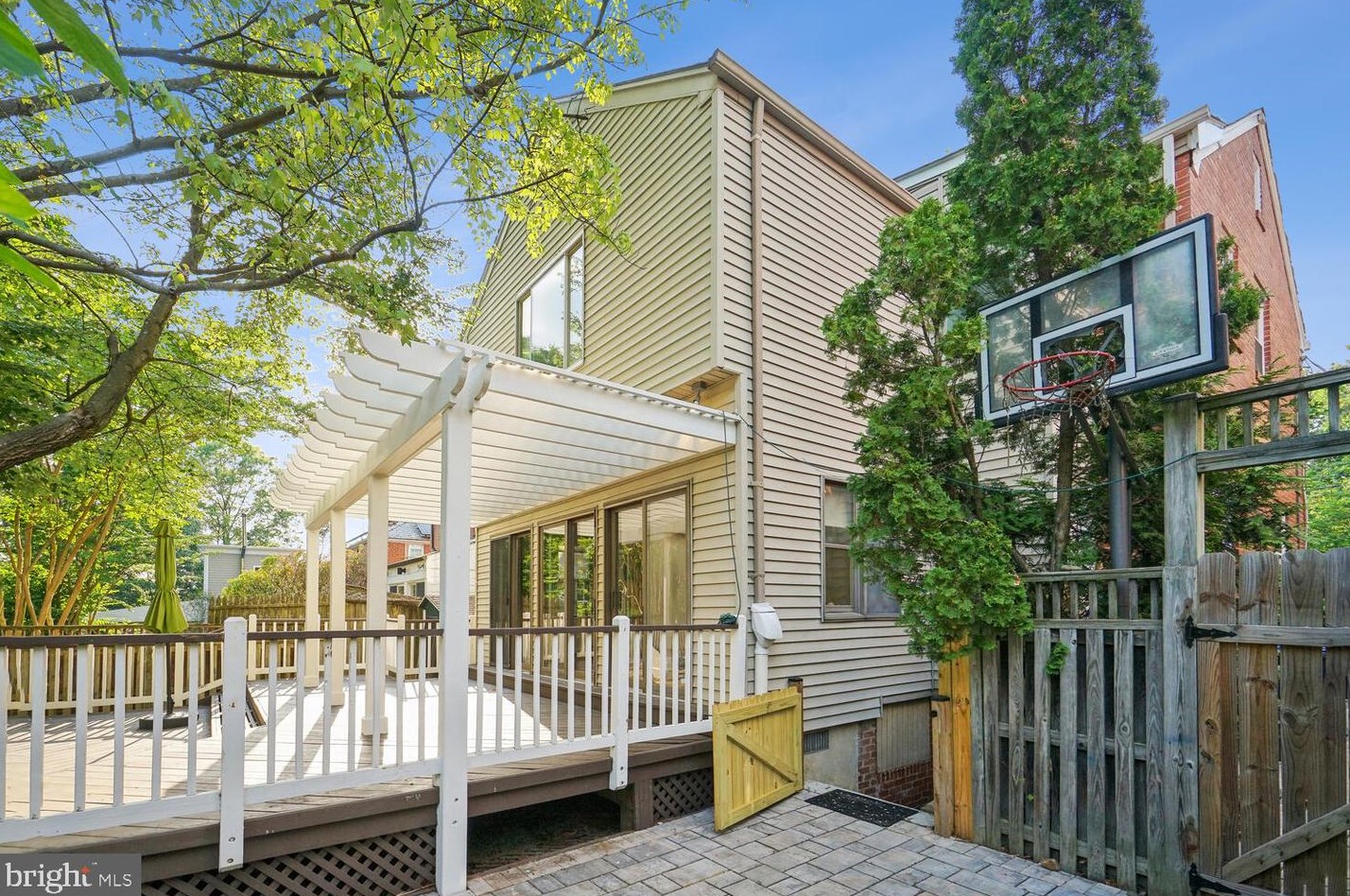 3932 Garrison St, Washington DC  20016-4220 exterior