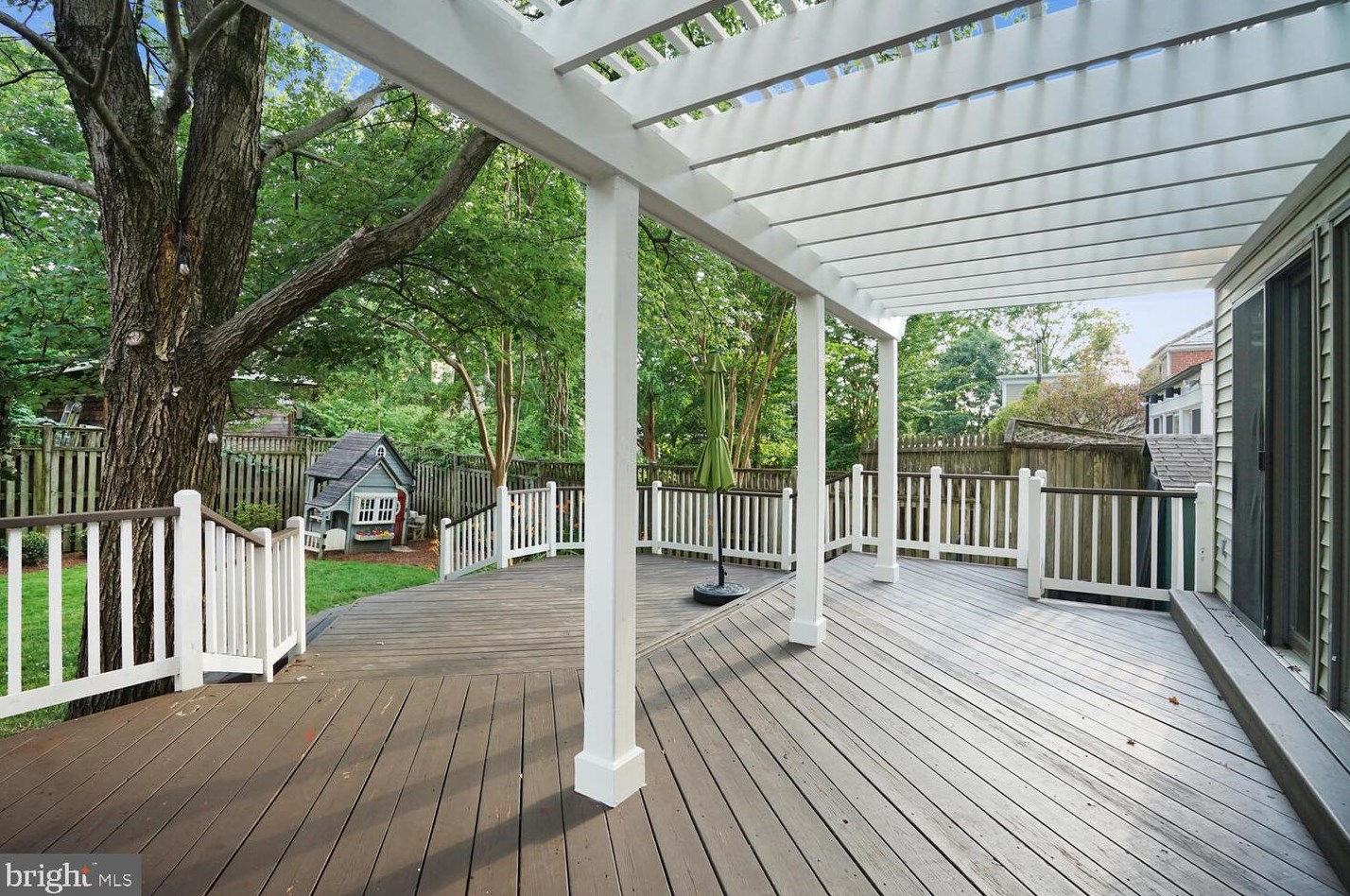 3932 Garrison St, Washington DC  20016-4220 exterior