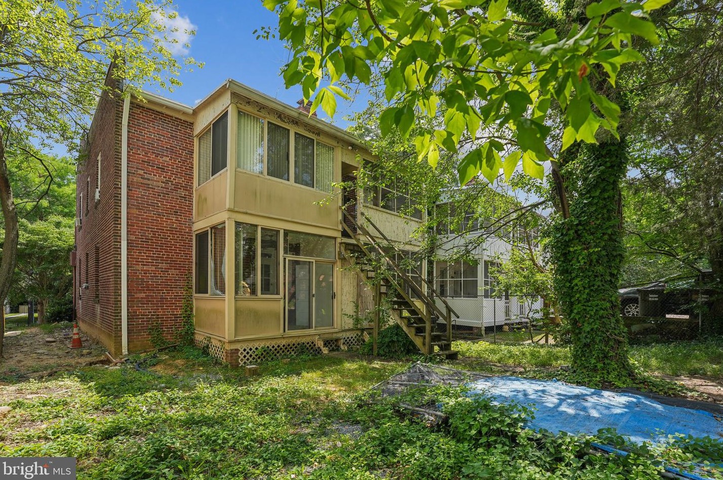 3925 W St, Washington DC 20020-5717 exterior