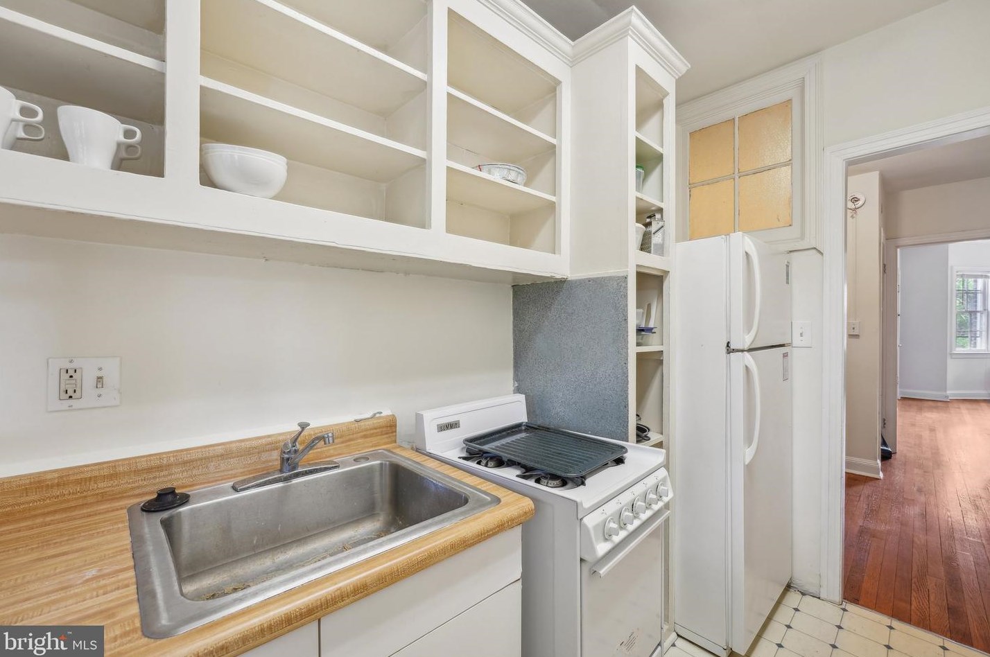 3925 W St, Washington DC 20020-5717 exterior