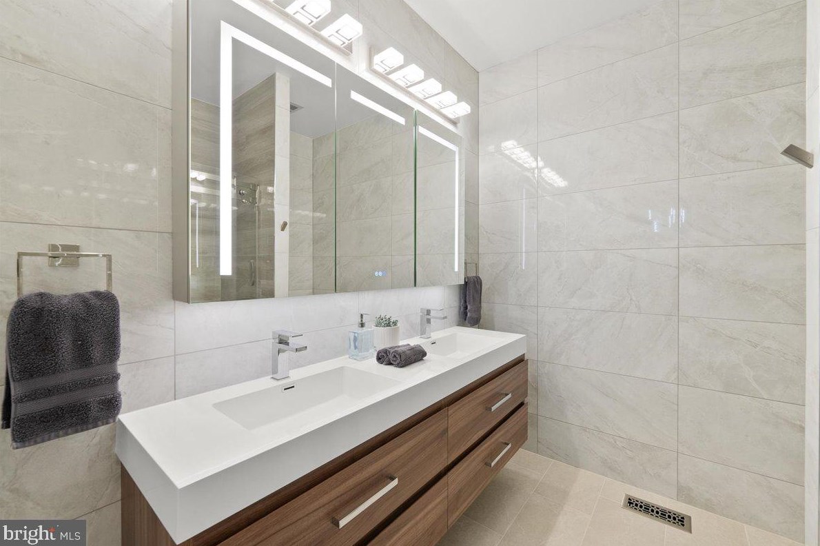 4353 Westover Pl, Washington DC  20016-5554 exterior