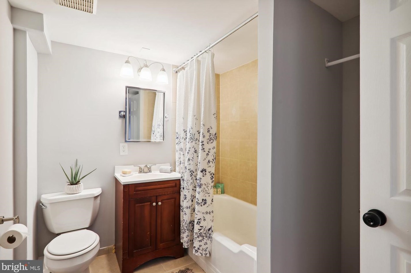 4417 3 St, Washington DC 20003-1930 exterior