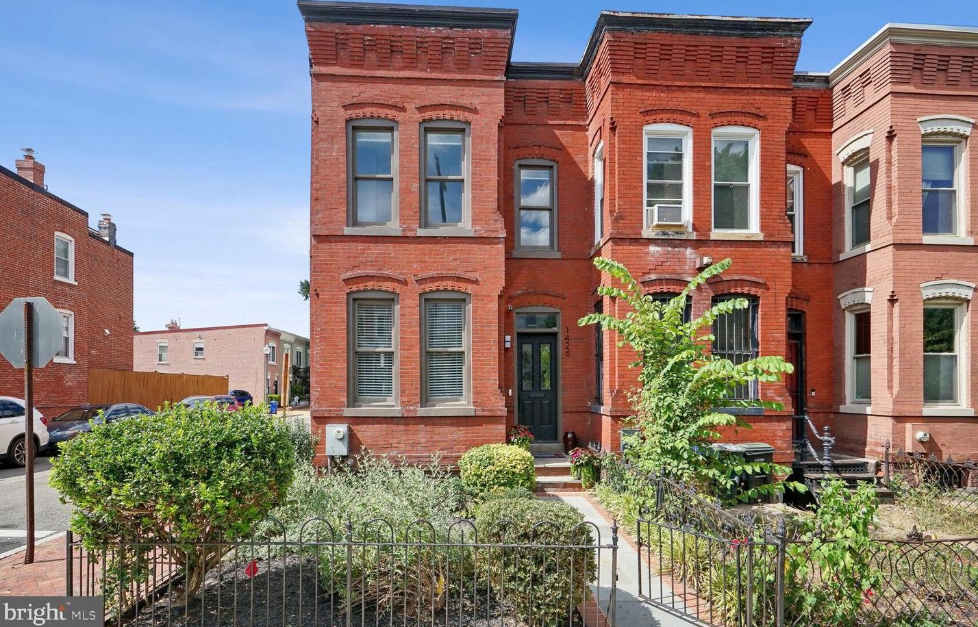 1426 F St, Washington DC  20004-1003 exterior