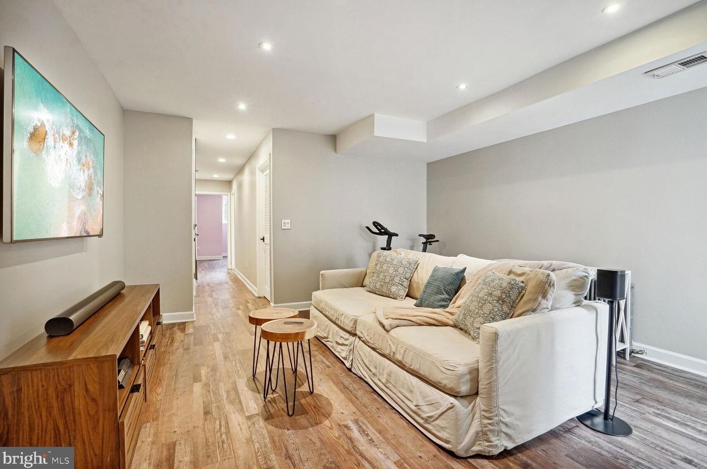 1426 F St, Washington DC  20004-1003 exterior