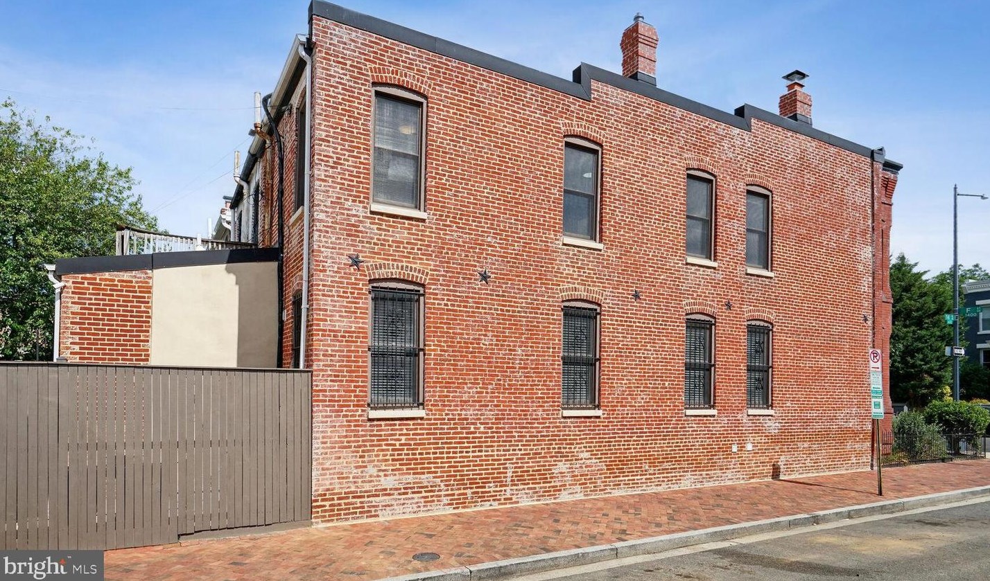 1426 F St, Washington DC  20004-1003 exterior