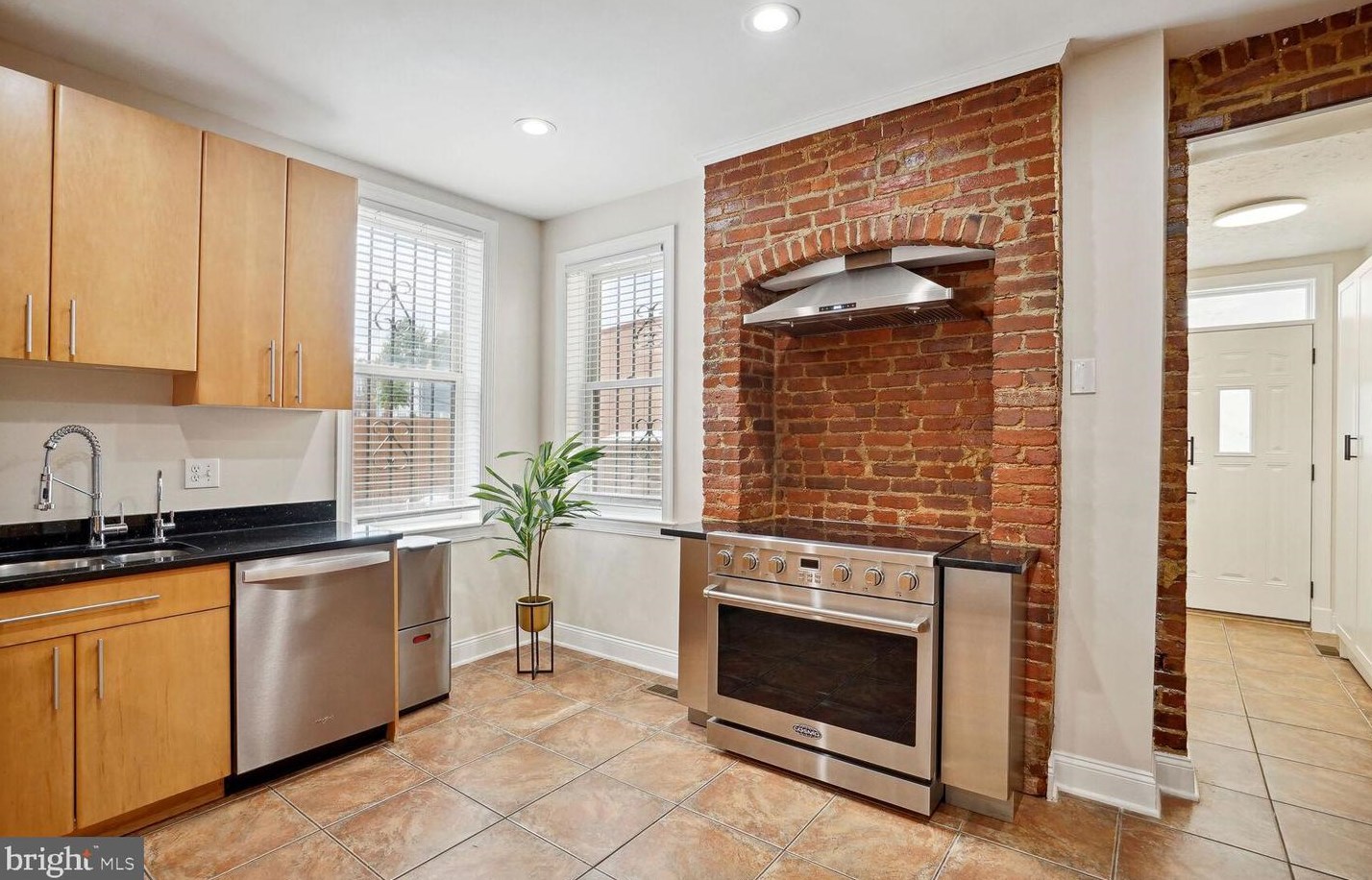 1426 F St, Washington DC  20004-1003 exterior