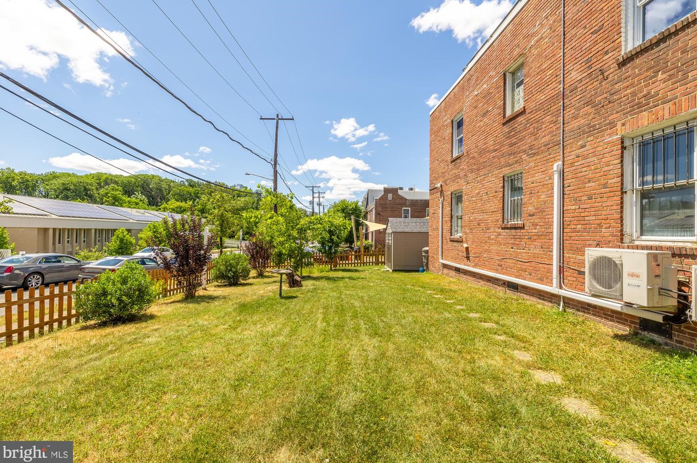 21 Hamilton St, Washington DC  20011-6715 exterior