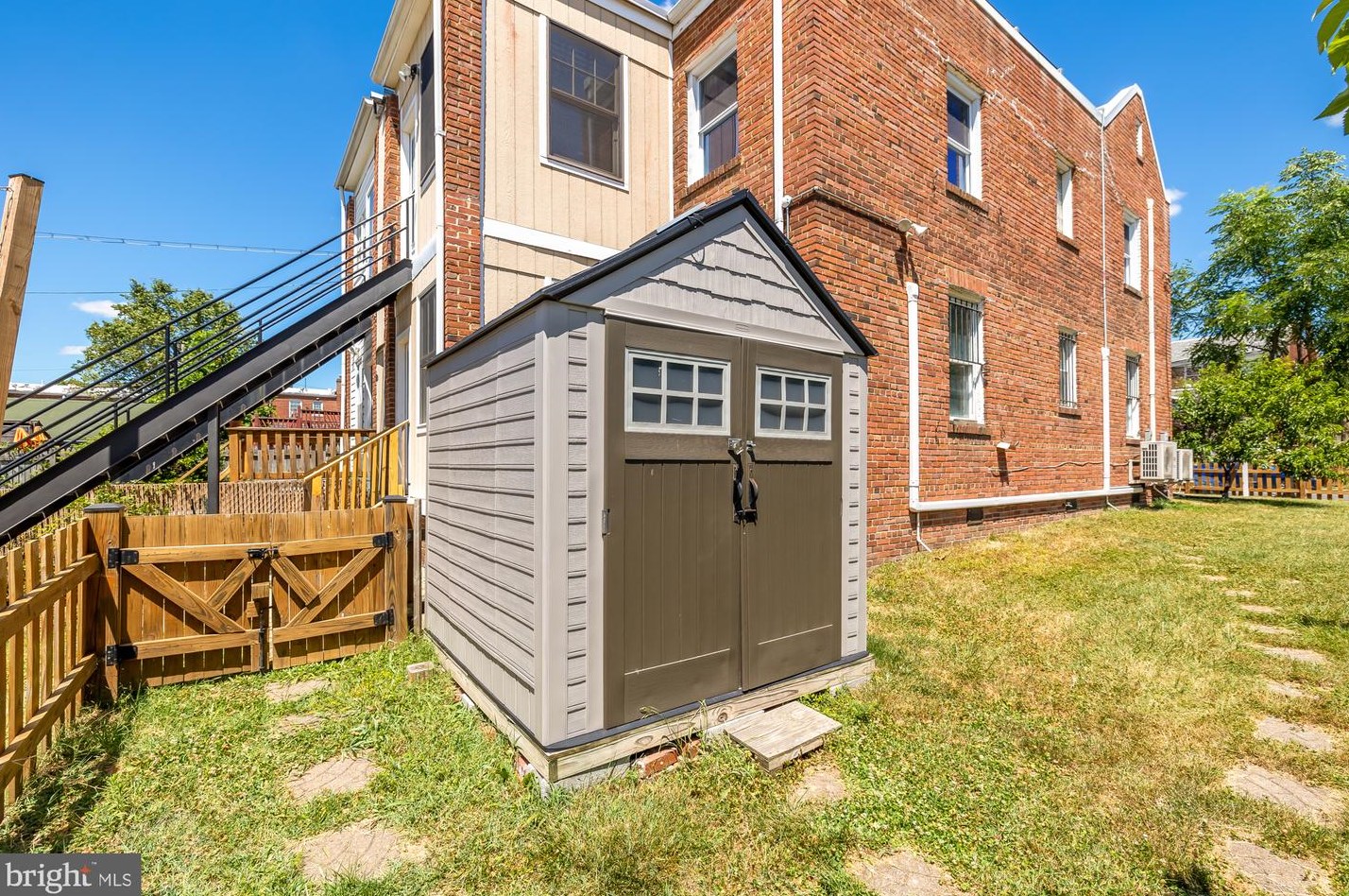 21 Hamilton St, Washington DC  20011-6715 exterior