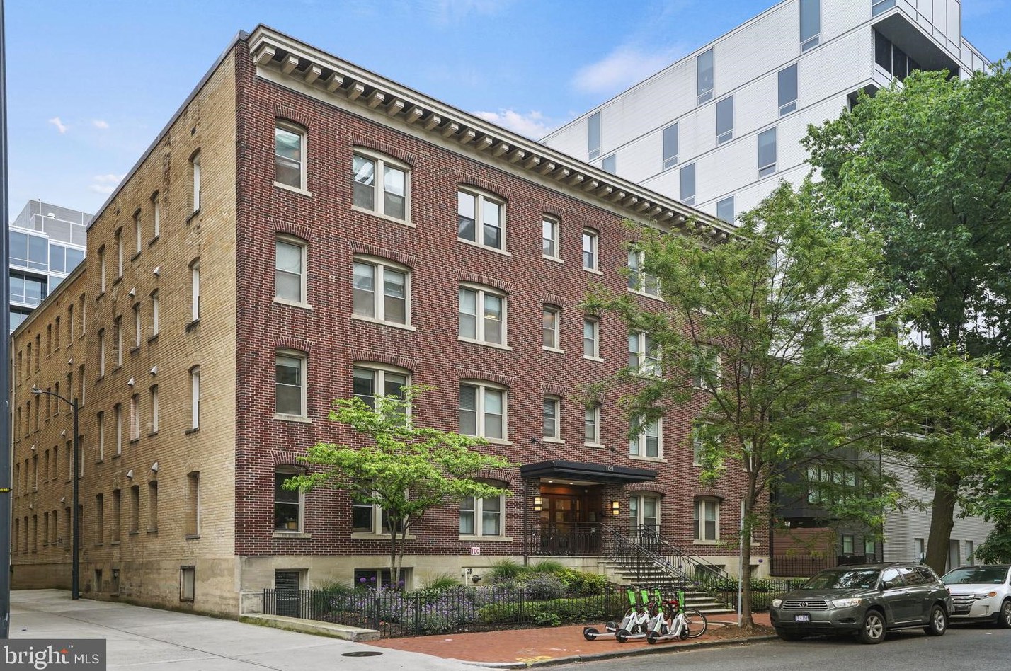 1121 24th St, Washington DC  20037-1430 exterior