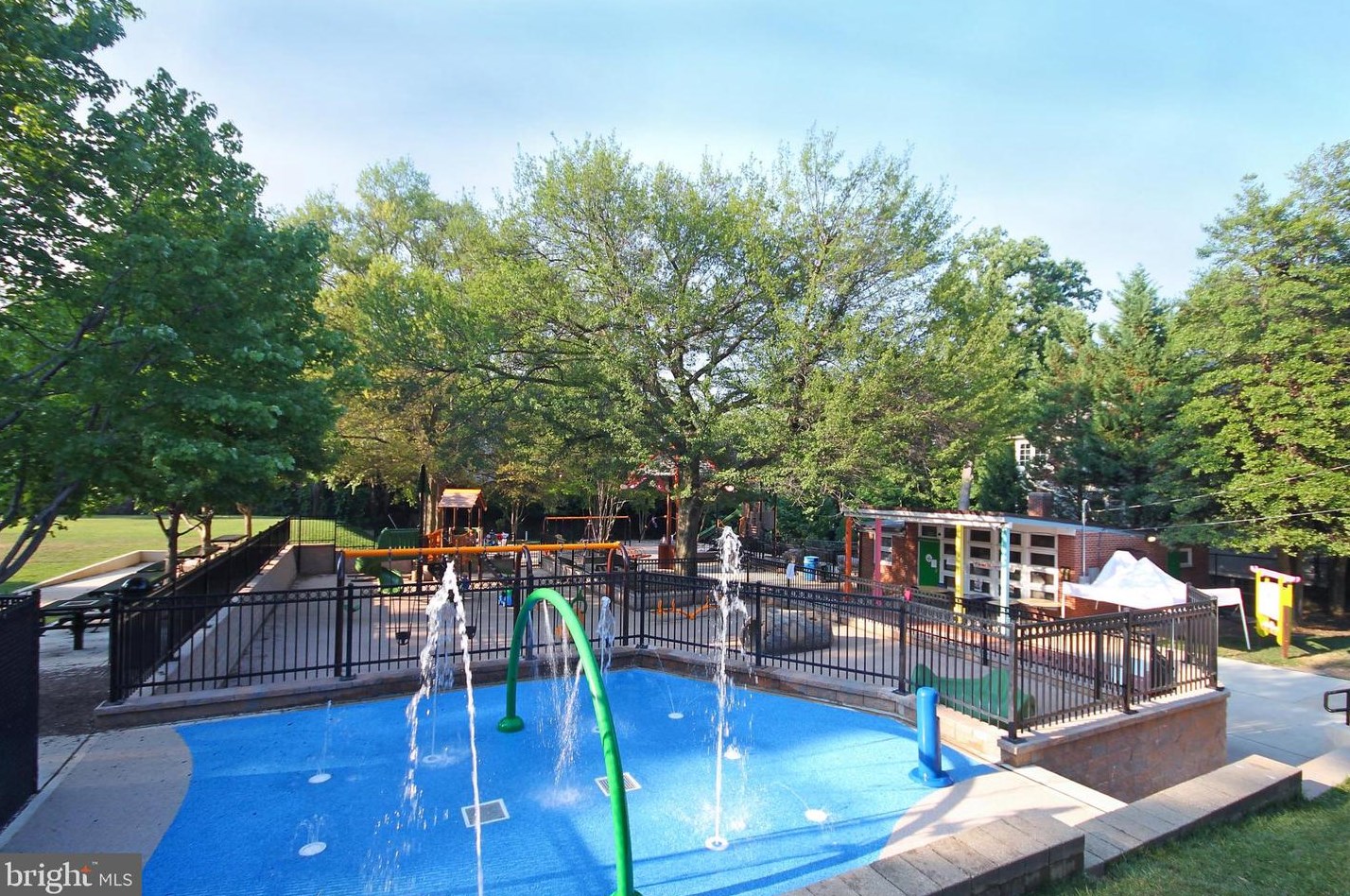 2800 Devonshire Pl, Washington DC 20008-3437 exterior