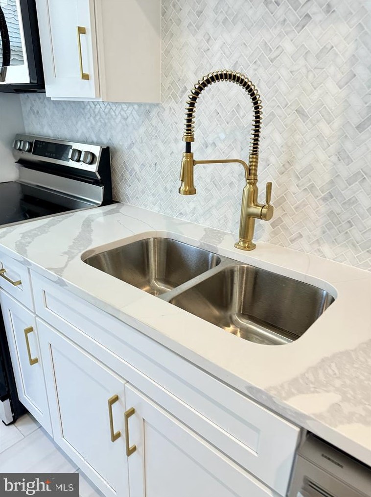 2248 Shannon Pl, Washington DC  20020-5740 exterior