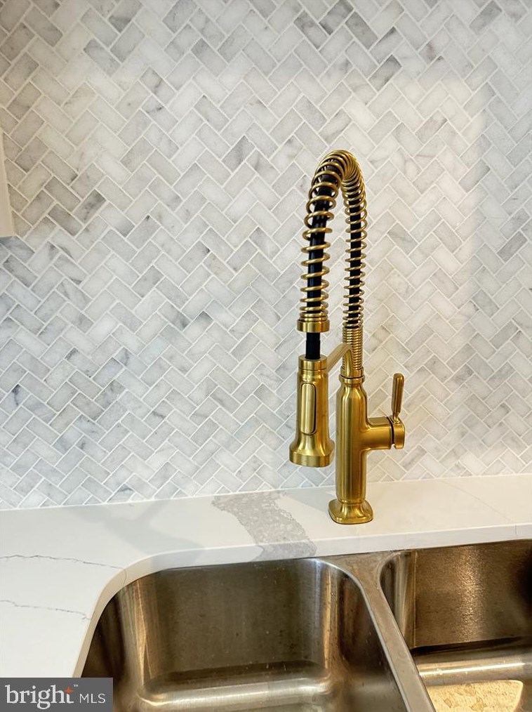 2248 Shannon Pl, Washington DC  20020-5740 exterior