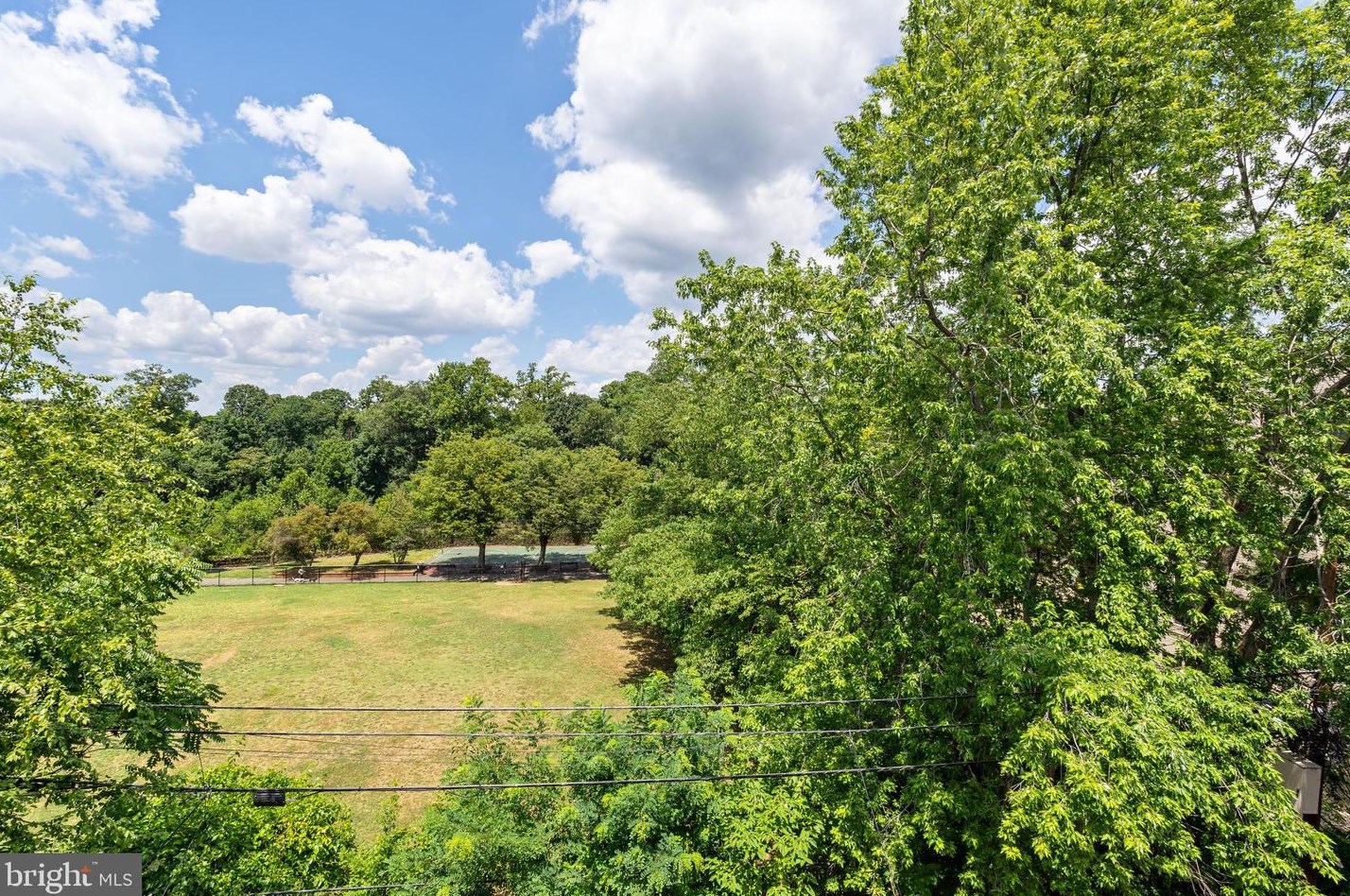 1929 Calvert St, Washington DC  20009-5495 exterior