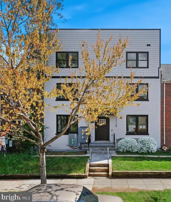 1622 17th St, Washington DC  20009-2404 exterior