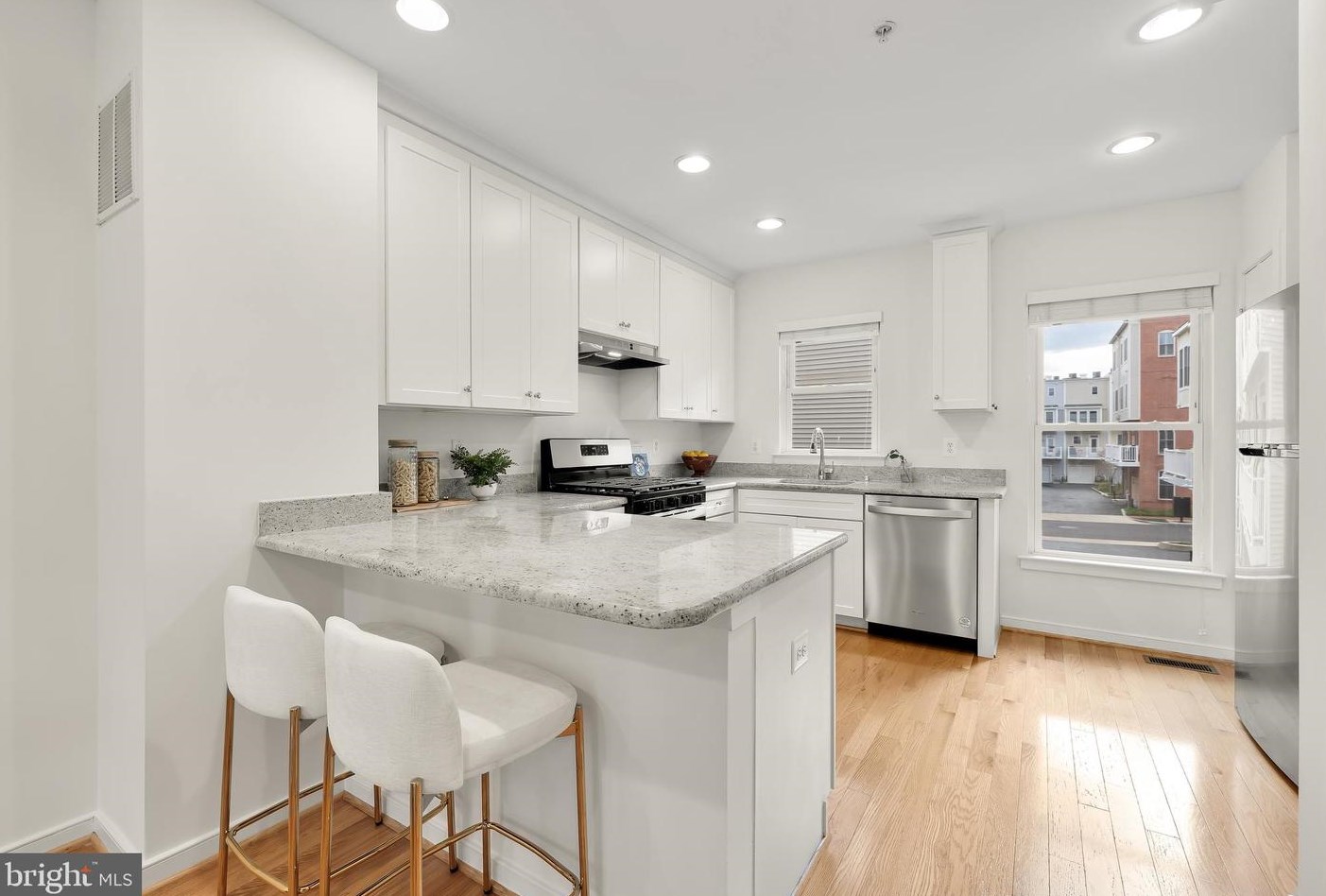 925 4 St, Washington DC 20003-3450 exterior