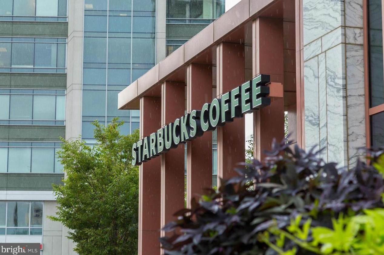 925 4 St, Washington DC 20003-3450 exterior