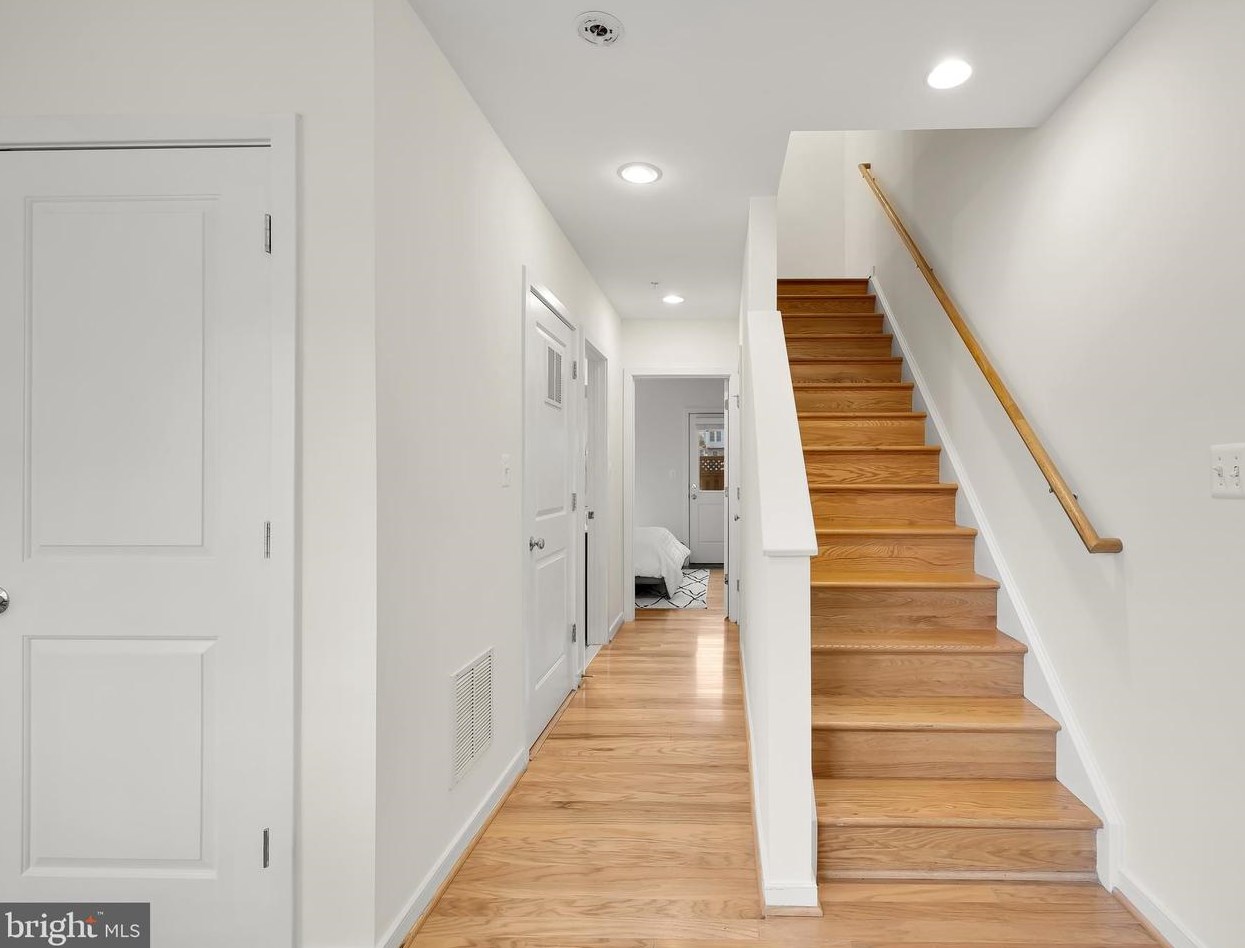 925 4 St, Washington DC 20003-3450 exterior