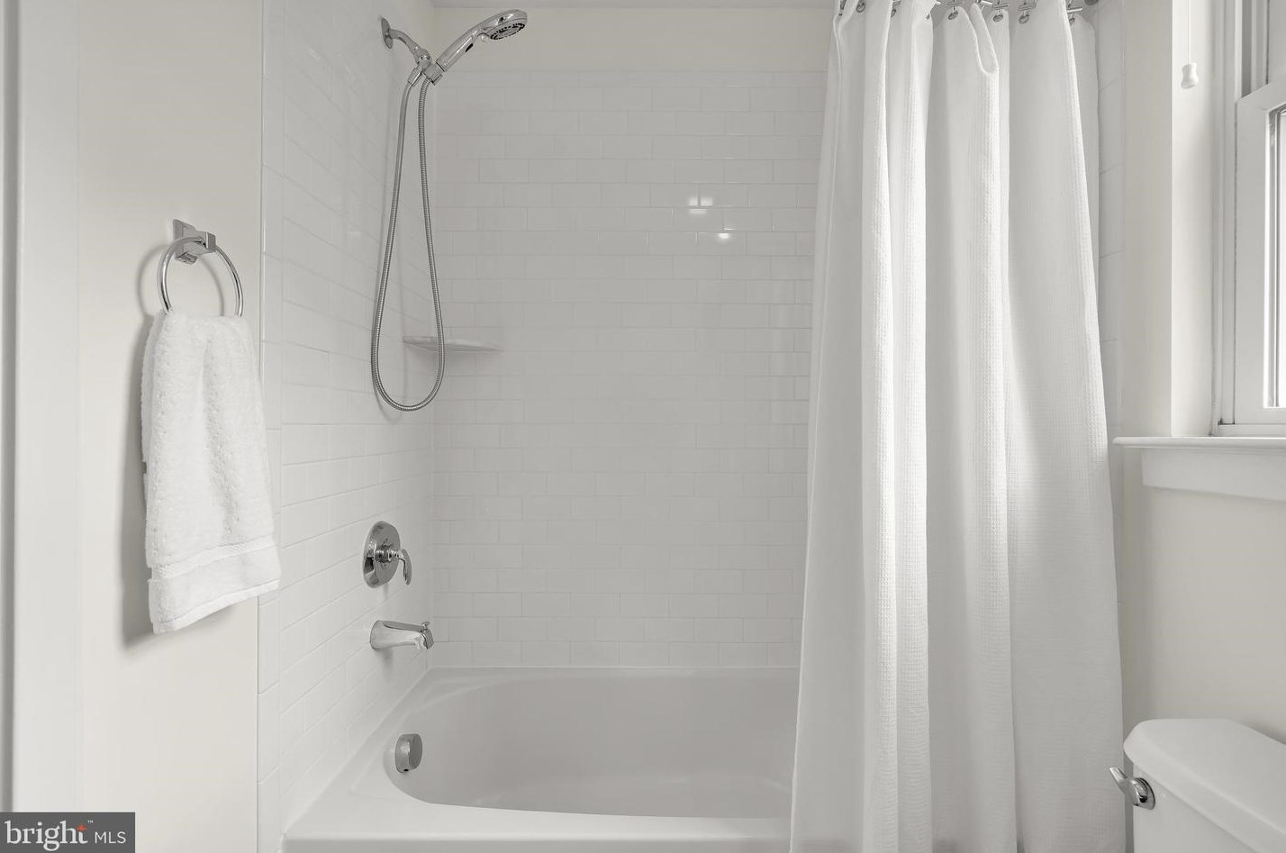 925 4 St, Washington DC 20003-3450 exterior