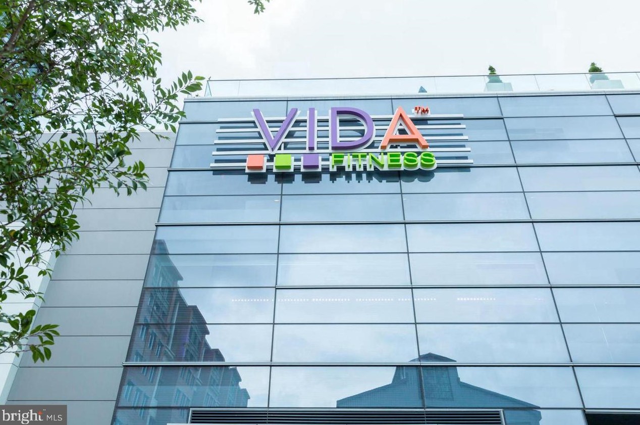 925 4 St, Washington DC 20003-3450 exterior