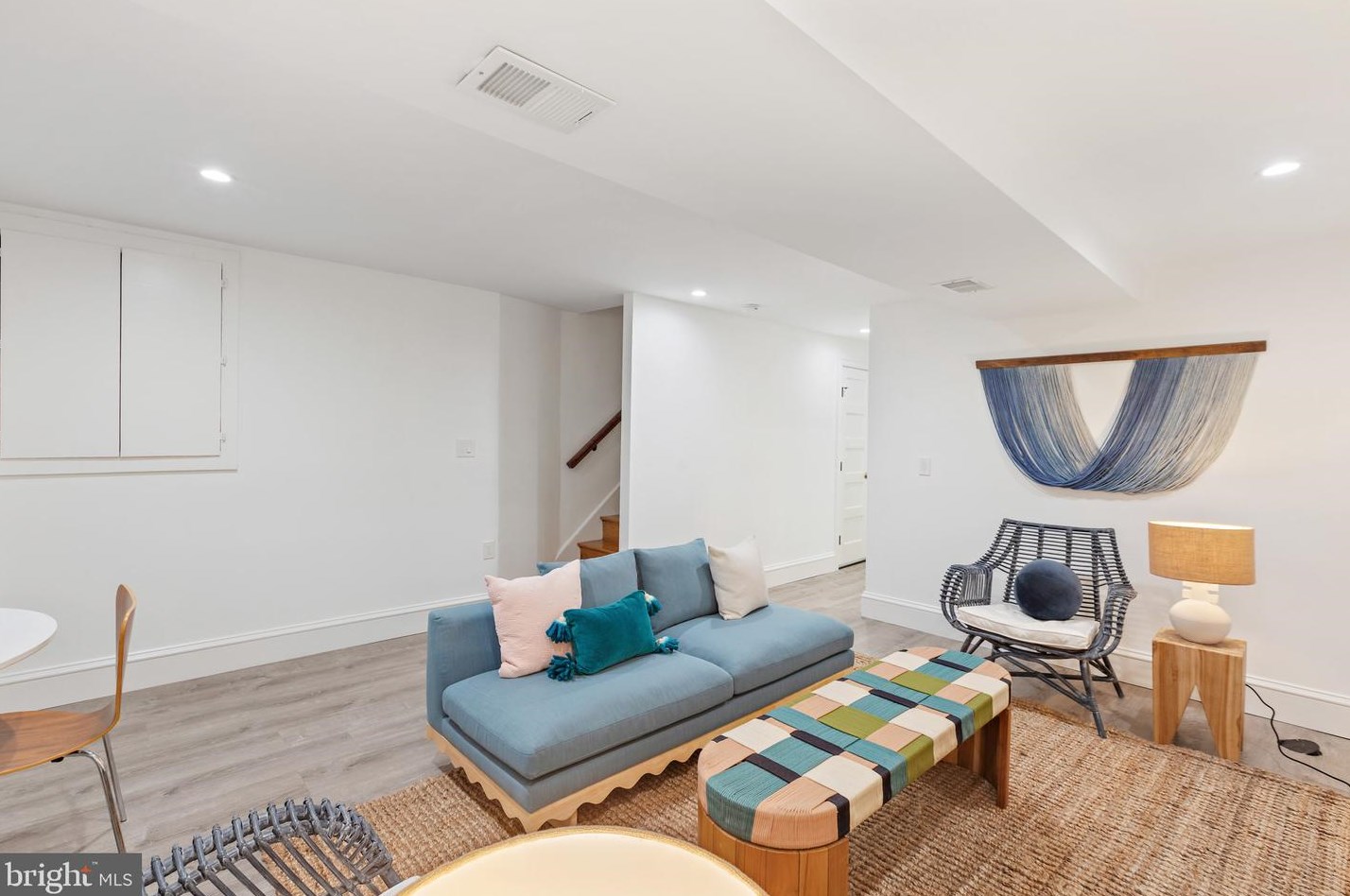 243 12th St, Washington DC  20003-1401 exterior