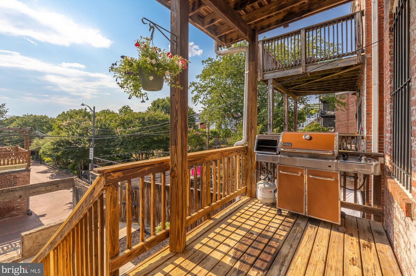 2014 Capitol St, Washington DC 20002-1328 exterior