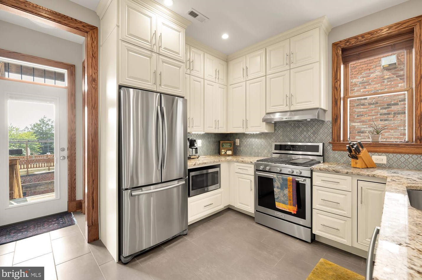 2014 Capitol St, Washington DC 20002-1328 exterior