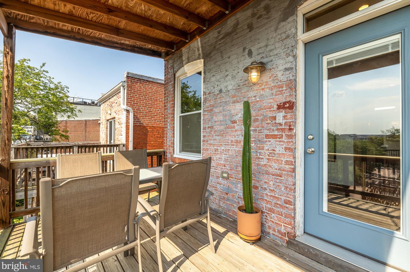 2014 Capitol St, Washington DC 20002-1328 exterior