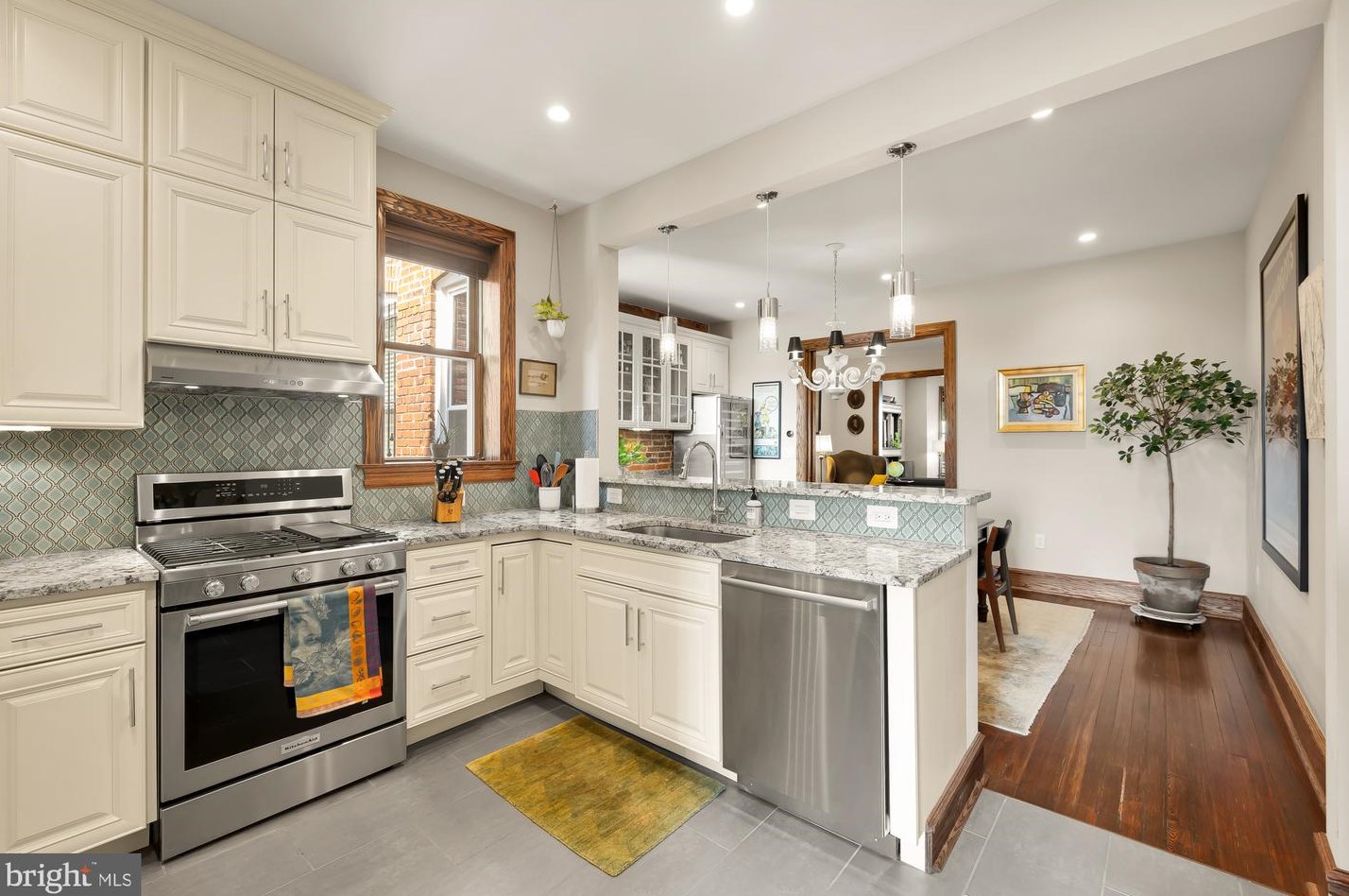 2014 Capitol St, Washington DC 20002-1328 exterior