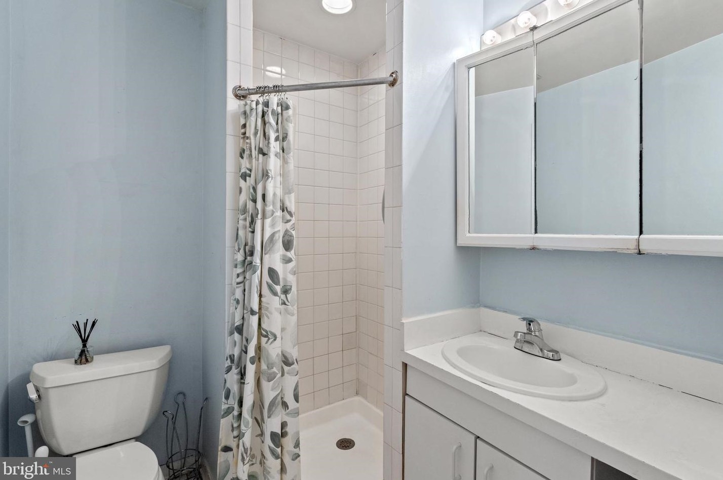 1930 New Hampshire Ave, Washington DC  20009-3371 exterior