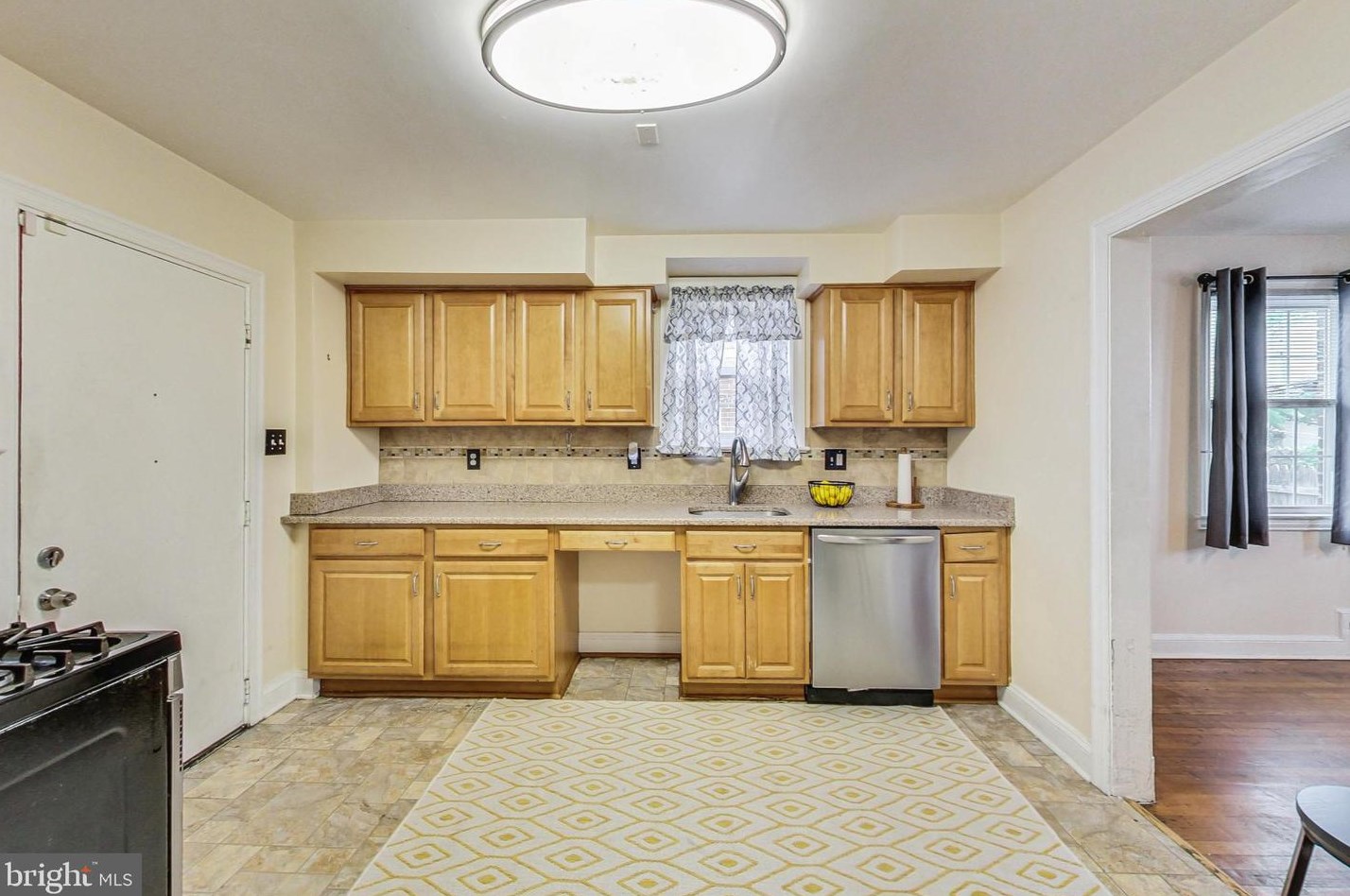 6216 New Hampshire Ave, Washington DC  20037-2303 exterior