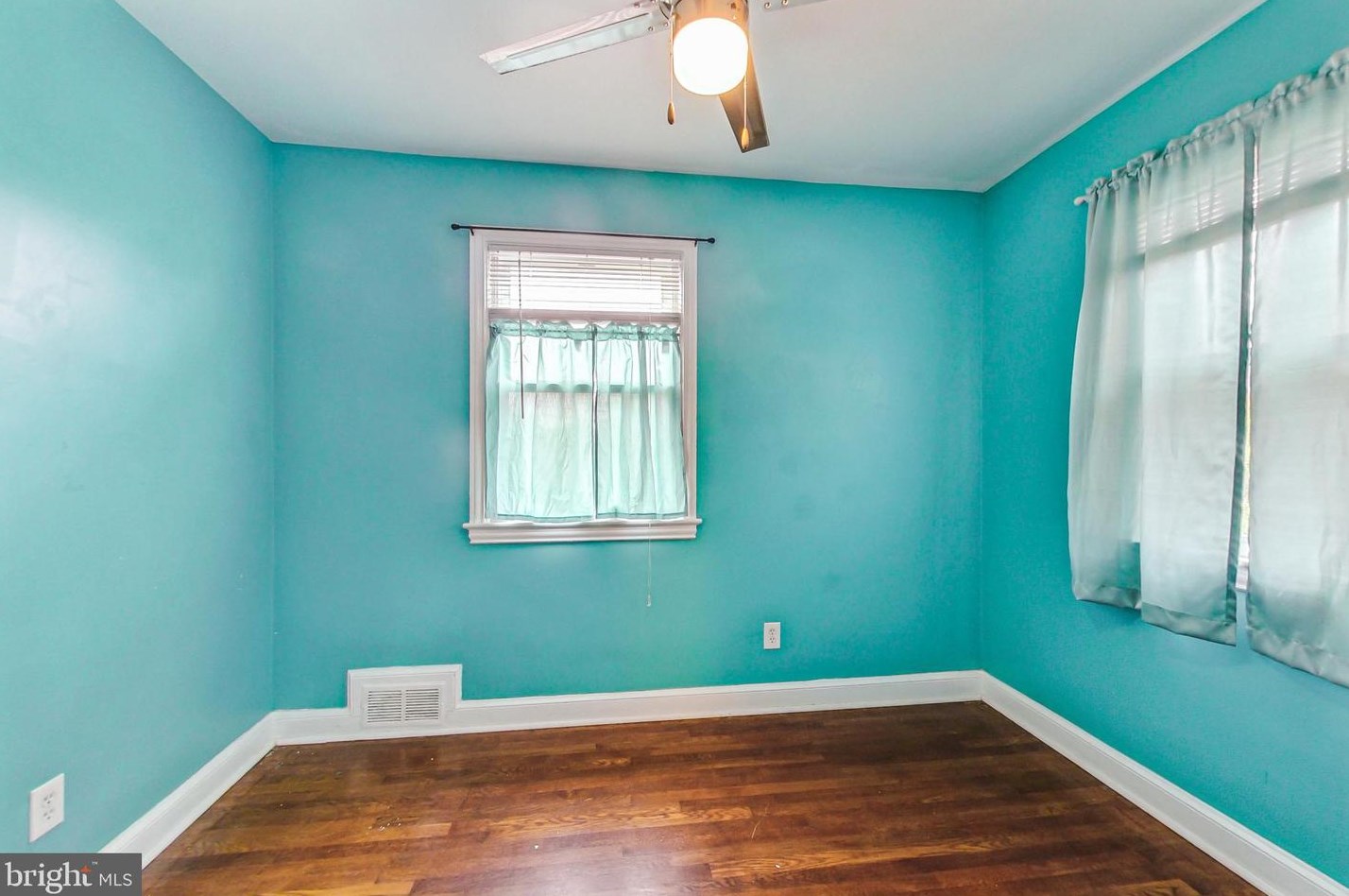 6216 New Hampshire Ave, Washington DC  20037-2303 exterior