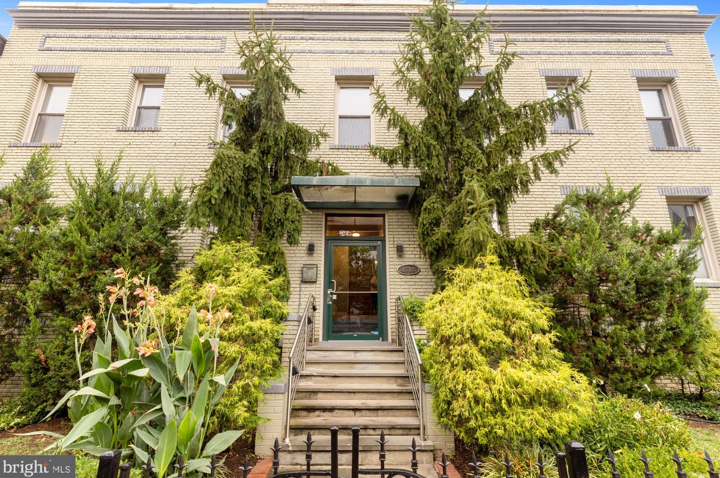 1718 1st St, Washington DC  20002-2112 exterior